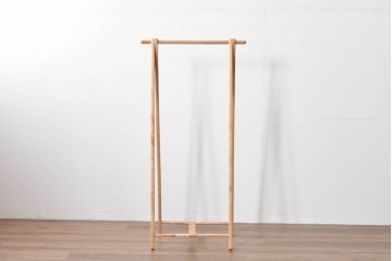 中古　美品　旭川家具　cosine(コサイン)　ブナ材　折りたためる軽量ドレスラック　(R-085157)