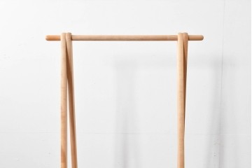 中古　美品　旭川家具　cosine(コサイン)　ブナ材　折りたためる軽量ドレスラック　(R-085157)