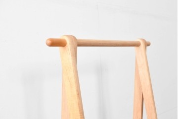 中古　美品　旭川家具　cosine(コサイン)　ブナ材　折りたためる軽量ドレスラック　(R-085157)