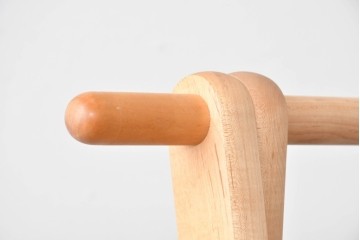 中古　美品　旭川家具　cosine(コサイン)　ブナ材　折りたためる軽量ドレスラック　(R-085157)