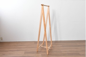 中古　美品　旭川家具　cosine(コサイン)　ブナ材　折りたためる軽量ドレスラック　(R-085157)