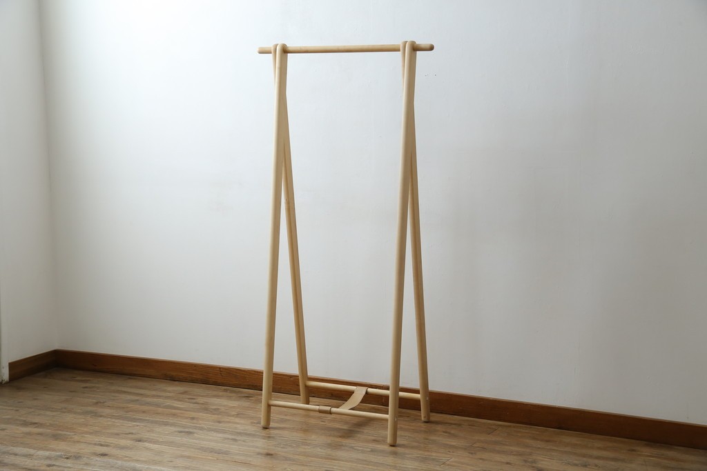中古　美品　旭川家具　cosine(コサイン)　ブナ材　折りたためる軽量ドレスラック　(R-085158)
