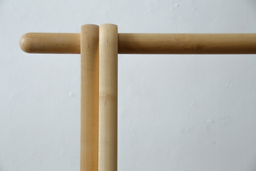 中古　美品　旭川家具　cosine(コサイン)　ブナ材　折りたためる軽量ドレスラック　(R-085158)