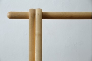 中古　美品　旭川家具　cosine(コサイン)　ブナ材　折りたためる軽量ドレスラック　(R-085158)