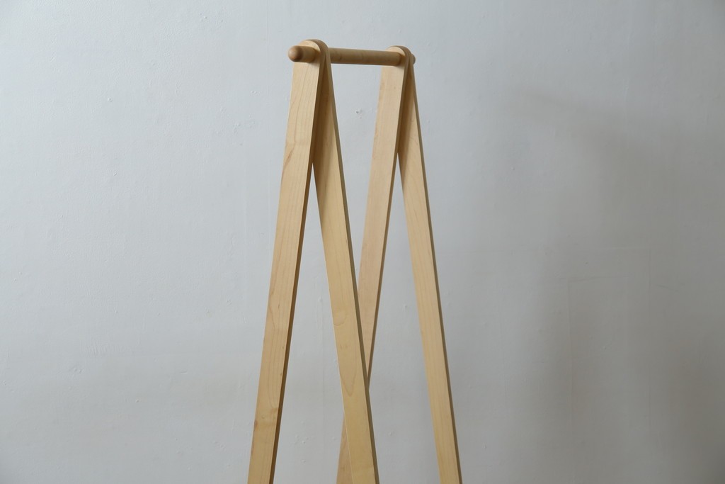 中古　美品　旭川家具　cosine(コサイン)　ブナ材　折りたためる軽量ドレスラック　(R-085158)