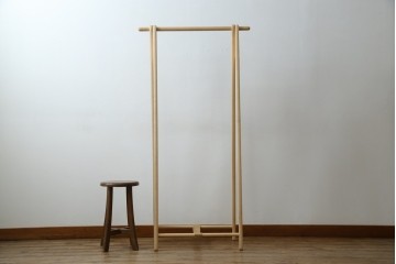 中古　美品　旭川家具　cosine(コサイン)　ブナ材　折りたためる軽量ドレスラック　(R-085158)