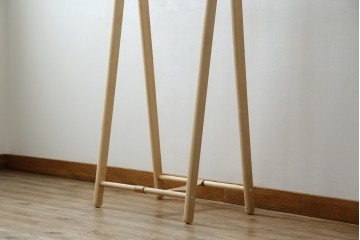 中古　美品　旭川家具　cosine(コサイン)　ブナ材　折りたためる軽量ドレスラック　(R-085158)