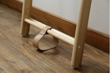 中古　美品　旭川家具　cosine(コサイン)　ブナ材　折りたためる軽量ドレスラック　(R-085158)