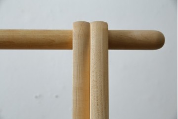 中古　美品　旭川家具　cosine(コサイン)　ブナ材　折りたためる軽量ドレスラック　(R-085158)