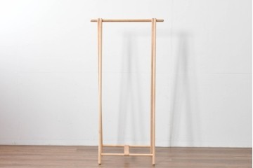 中古　美品　旭川家具　cosine(コサイン)　ブナ材　折りたためる軽量ドレスラック　(R-085158)