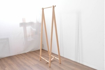 中古　美品　旭川家具　cosine(コサイン)　ブナ材　折りたためる軽量ドレスラック　(R-085158)