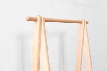 中古　美品　旭川家具　cosine(コサイン)　ブナ材　折りたためる軽量ドレスラック　(R-085158)