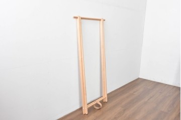 中古　美品　旭川家具　cosine(コサイン)　ブナ材　折りたためる軽量ドレスラック　(R-085158)