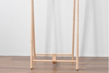 中古　美品　旭川家具　cosine(コサイン)　ブナ材　折りたためる軽量ドレスラック　(R-085158)