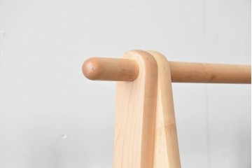 中古　美品　旭川家具　cosine(コサイン)　ブナ材　折りたためる軽量ドレスラック　(R-085158)