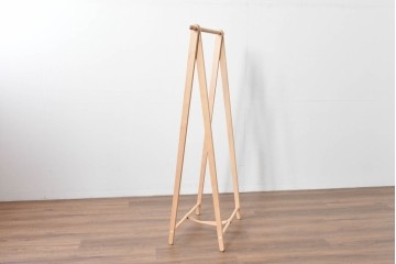 中古　美品　旭川家具　cosine(コサイン)　ブナ材　折りたためる軽量ドレスラック　(R-085158)