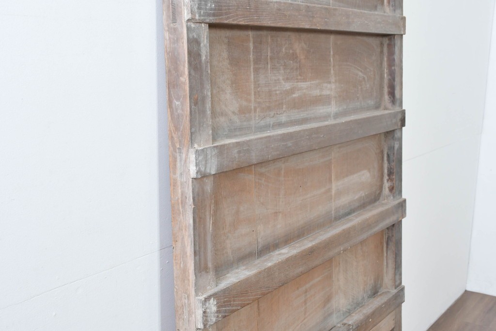 アンティーク建具　明治～大正　総欅(ケヤキ)材　力強い木目が印象的な蔵戸1枚　(R-085159)