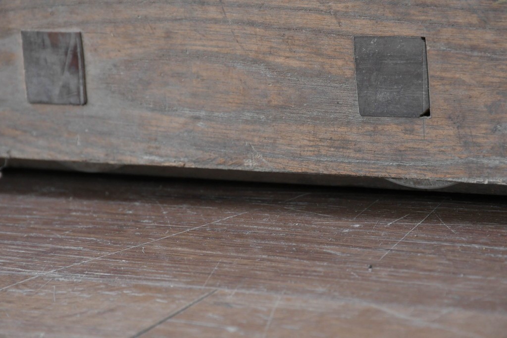 アンティーク建具　明治～大正　総欅(ケヤキ)材　力強い木目が印象的な蔵戸1枚　(R-085159)