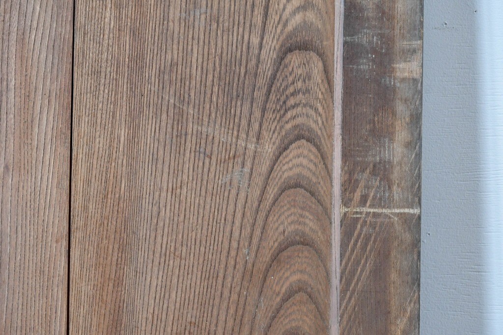 アンティーク建具　明治～大正　総欅(ケヤキ)材　力強い木目が印象的な蔵戸1枚　(R-085159)