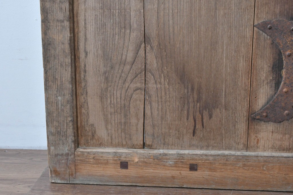 アンティーク建具　明治～大正　総欅(ケヤキ)材　力強い木目が印象的な蔵戸1枚　(R-085159)