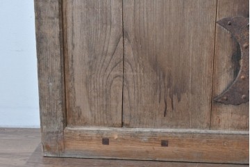 アンティーク建具　明治～大正　総欅(ケヤキ)材　力強い木目が印象的な蔵戸1枚　(R-085159)
