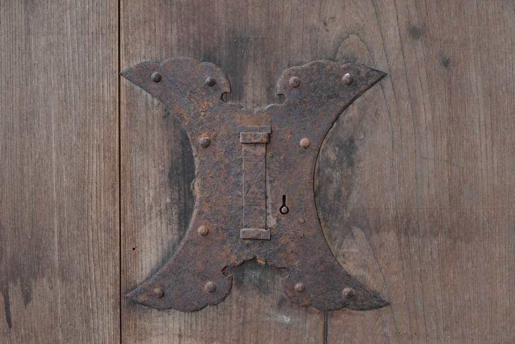 アンティーク建具　明治～大正　総欅(ケヤキ)材　力強い木目が印象的な蔵戸1枚　(R-085159)