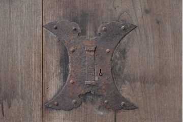 アンティーク建具　明治～大正　総欅(ケヤキ)材　力強い木目が印象的な蔵戸1枚　(R-085159)