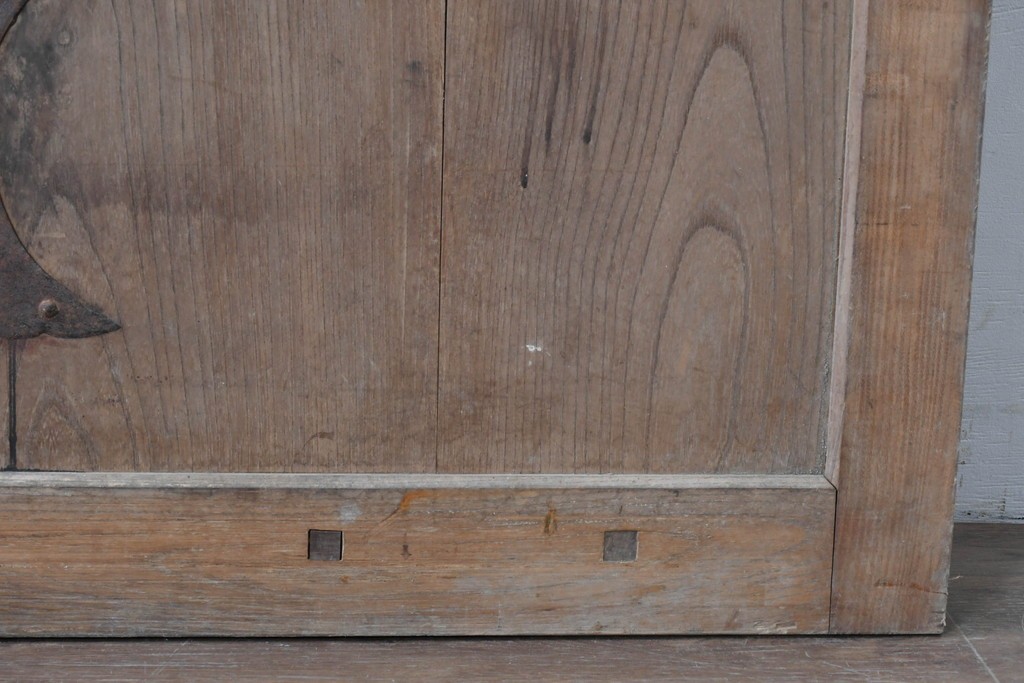 アンティーク建具　明治～大正　総欅(ケヤキ)材　力強い木目が印象的な蔵戸1枚　(R-085159)