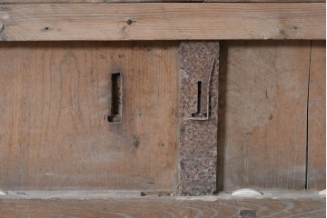 アンティーク建具　明治～大正　総欅(ケヤキ)材　力強い木目が印象的な蔵戸1枚　(R-085159)