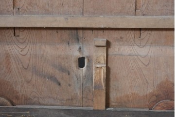 アンティーク建具　明治～大正　欅(ケヤキ)材　栗材　長い年月を経た木肌が味わい深い蔵戸1枚　(R-085160)