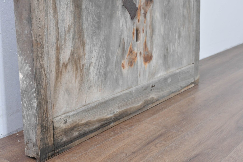 アンティーク建具　明治～大正　欅(ケヤキ)材　栗材　長い年月を経た木肌が味わい深い蔵戸1枚　(R-085160)