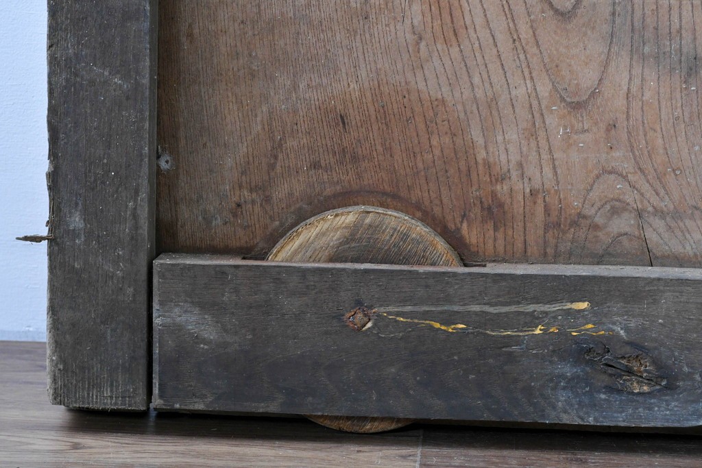 アンティーク建具　明治～大正　欅(ケヤキ)材　栗材　長い年月を経た木肌が味わい深い蔵戸1枚　(R-085160)