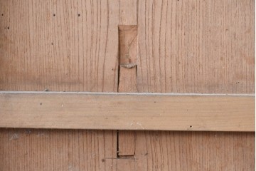 アンティーク建具　明治～大正　欅(ケヤキ)材　栗材　長い年月を経た木肌が味わい深い蔵戸1枚　(R-085160)