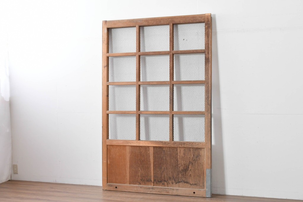 アンティーク建具　明治～大正　時代を経た素朴な風合いが味わい深い升目蔵戸1枚　(R-085162)