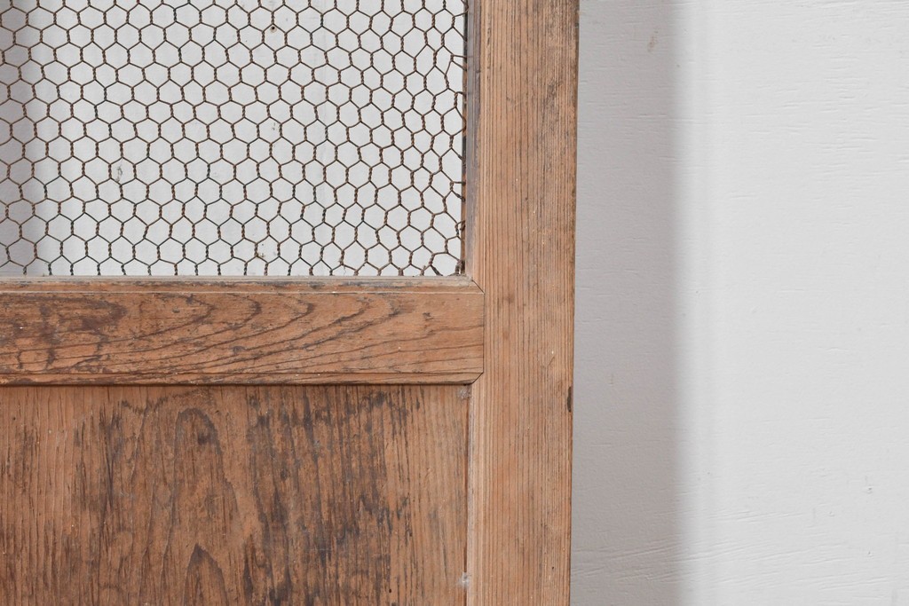 アンティーク建具　明治～大正　時代を経た素朴な風合いが味わい深い升目蔵戸1枚　(R-085162)