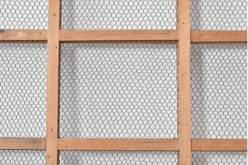 アンティーク建具　明治～大正　時代を経た素朴な風合いが味わい深い升目蔵戸1枚　(R-085162)