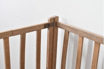 和製アンティーク　時代物　希少　ナラ材　素朴な木肌が魅力の折り畳み式ベビーベッド　(R-085163)