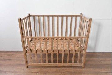 和製アンティーク　時代物　希少　ナラ材　素朴な木肌が魅力の折り畳み式ベビーベッド　(R-085163)