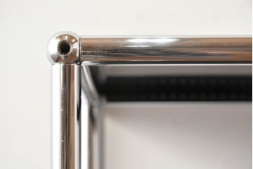 中古　美品　スイス　USMハラー(USM Haller)　クロームフレームにブラックの棚板を組み合わせたシンプルなオープンラック　定価約14万6千円相当　(R-085168)