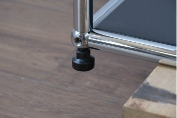 中古　美品　スイス　USMハラー(USM Haller)　クロームフレームにブラックの棚板を組み合わせたシンプルなオープンラック　定価約14万6千円相当　(R-085168)