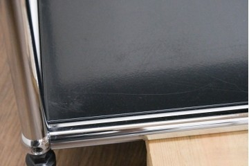 中古　美品　スイス　USMハラー(USM Haller)　クロームフレームにブラックの棚板を組み合わせたシンプルなオープンラック　定価約14万6千円相当　(R-085168)