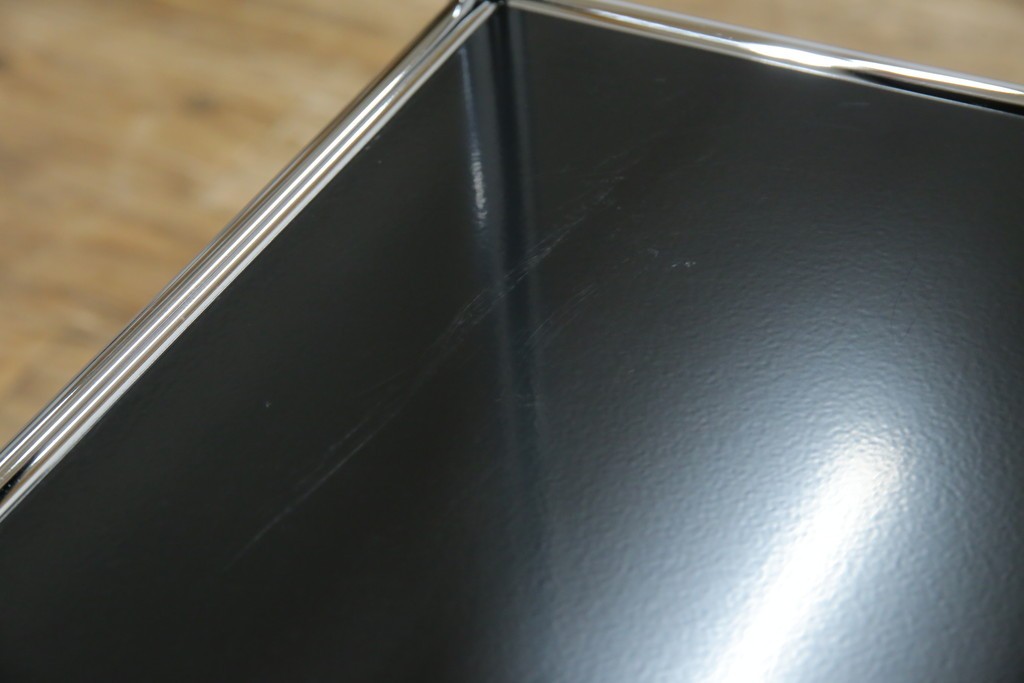 中古　美品　スイス　USMハラー(USM Haller)　クロームフレームにブラックの棚板を組み合わせたシンプルなオープンラック　定価約14万6千円　(R-085168)