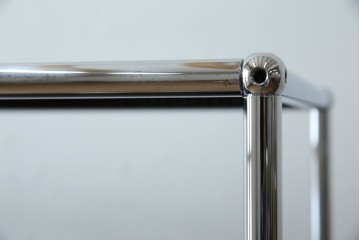 中古　美品　スイス　USMハラー(USM Haller)　クロームフレームにブラックの棚板を組み合わせたシンプルなオープンラック　定価約14万6千円　(R-085168)