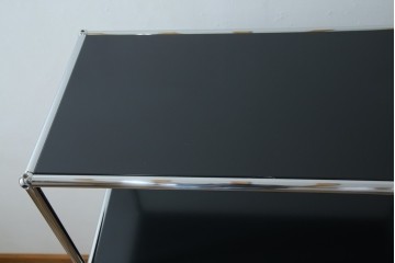 中古　美品　スイス　USMハラー(USM Haller)　クロームフレームにブラックの棚板を組み合わせたシンプルなオープンラック　定価約14万6千円　(R-085168)