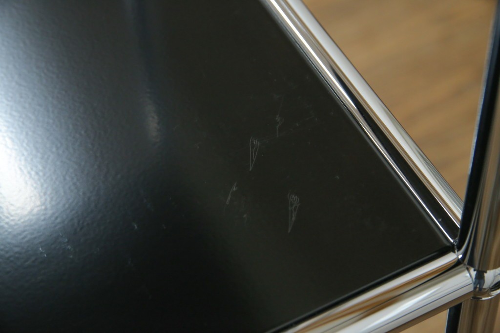 中古　美品　スイス　USMハラー(USM Haller)　クロームフレームにブラックの棚板を組み合わせたシンプルなオープンラック　定価約14万6千円　(R-085168)