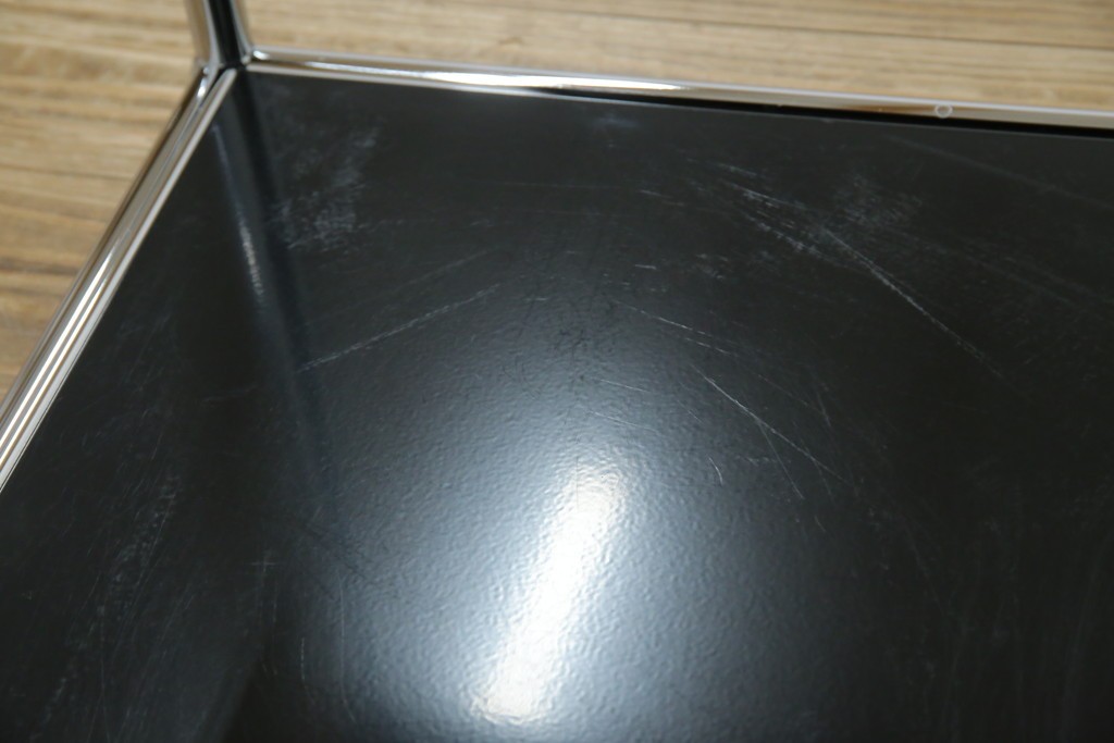 中古　美品　スイス　USMハラー(USM Haller)　クロームフレームにブラックの棚板を組み合わせたシンプルなオープンラック　定価約14万6千円　(R-085168)