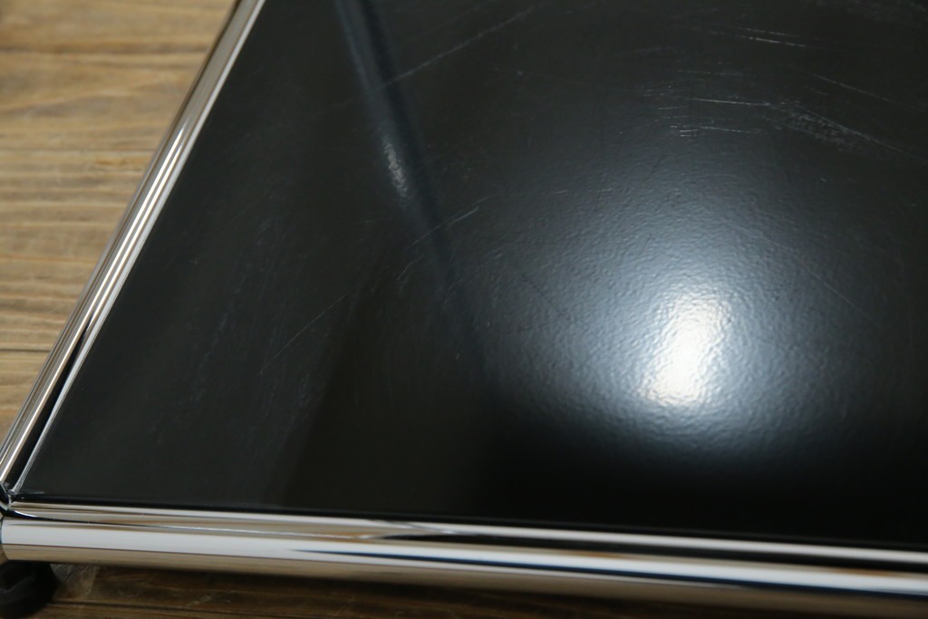 中古　美品　スイス　USMハラー(USM Haller)　クロームフレームにブラックの棚板を組み合わせたシンプルなオープンラック　定価約14万6千円　(R-085168)