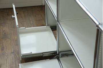 中古　美品　スイス　USMハラー(USM Haller)　モジュール構造のオープンサイドボード　定価約38万4千円　(R-085169)