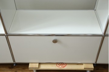 中古　美品　スイス　USMハラー(USM Haller)　モジュール構造のオープンサイドボード　定価約38万4千円　(R-085169)