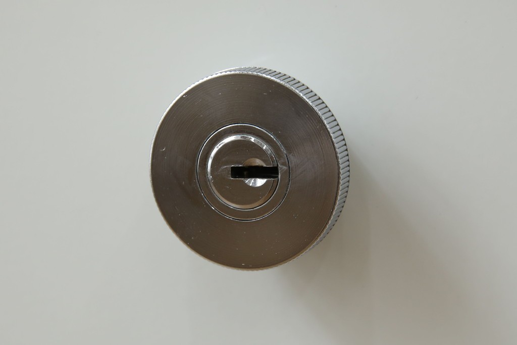 中古　美品　スイス　USMハラー(USM Haller)　モジュール構造のオープンサイドボード　定価約38万4千円　(R-085169)